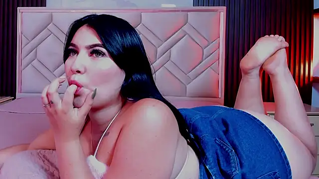 Snapshot of MiaaFarrel chatting on October 21, 2025, 7:14 pm MiaaFarrel online show from October 21, 2025, 7:14 pm