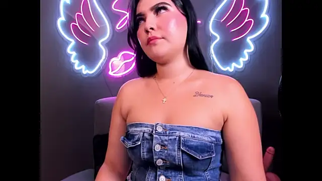 Snapshot of MiaaFarrel chatting on November 8, 2025, 7:12 pm MiaaFarrel online show from November 8, 2025, 7:12 pm