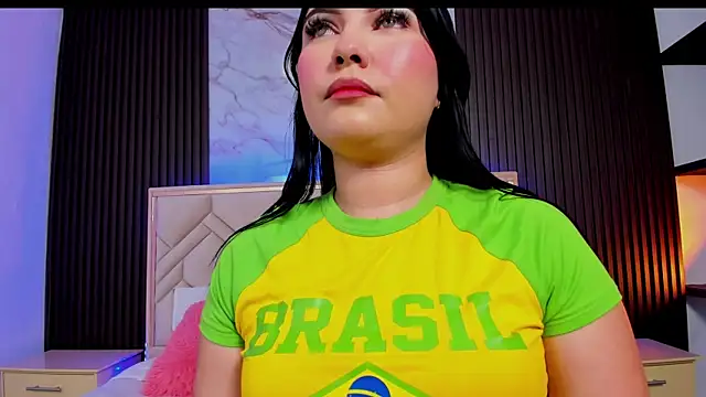 Snapshot of MiaaFarrel chatting on December 15, 2025, 6:23 pm MiaaFarrel online show from December 15, 2025, 6:23 pm