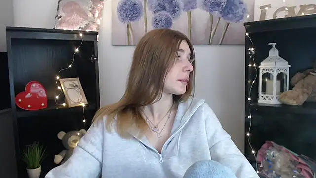 Snapshot of JuiceLips__ chatting on October 9, 2025, 9:18 am JuiceLips online show from October 9, 2025, 9:18 am