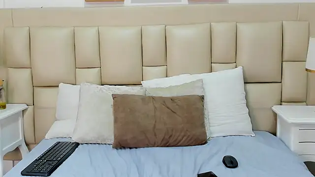 Snapshot of SkinnyGirl_28 chatting on January 15, 2026, 7:50 pm SkinnyGirl 28 online show from January 15, 2026, 7:50 pm