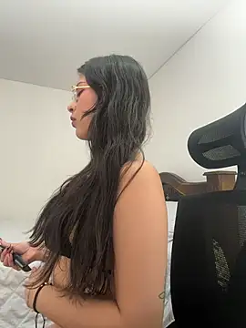 Snapshot of CatadeLuca chatting on February 4, 2026, 5:30 pm CatadeLuca online show from February 4, 2026, 5:30 pm