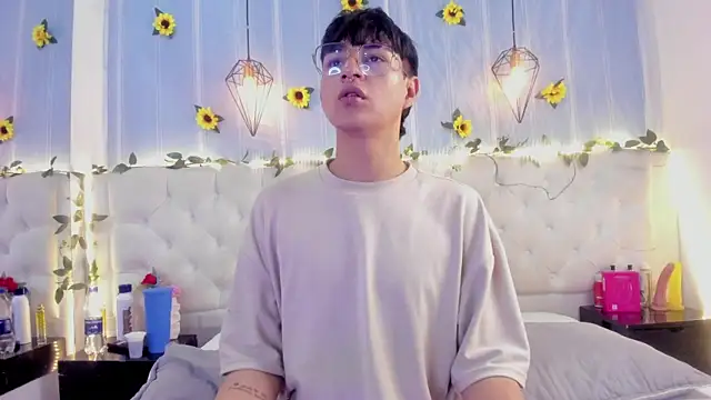 AleAurarashi online show from October 18, 2025, 4:15 am