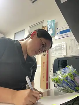 Snapshot of marianm29 chatting on January 6, 2026, 4:21 pm marianm29 online show from January 6, 2026, 4:21 pm