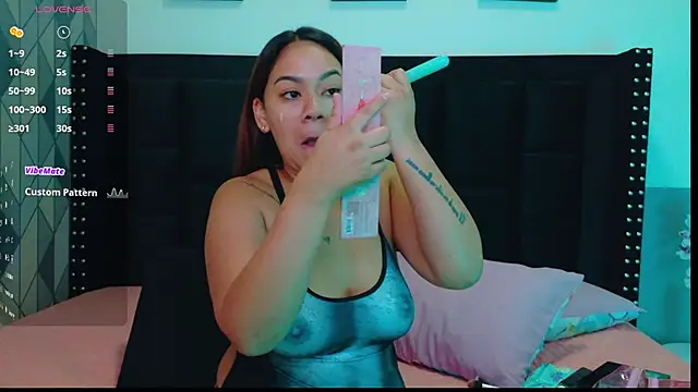 mamaneedsfun online show from September 18, 2025, 1:02 pm