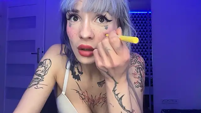 Snapshot of FluffySlutt chatting on December 22, 2025, 12:29 am FluffySlutt online show from December 22, 2025, 12:29 am