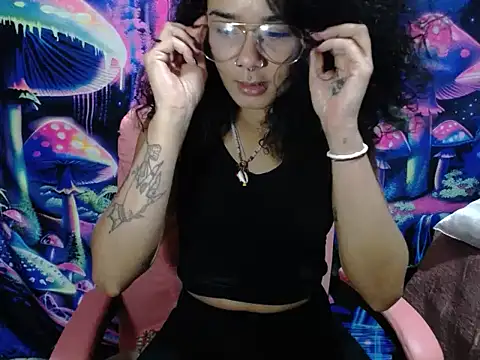 Snapshot of Delliriummm chatting on February 7, 2026, 11:08 pm Delliriummm online show from February 7, 2026, 11:08 pm