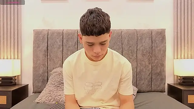 aron twink66 online show from September 11, 2025, 1:11 pm