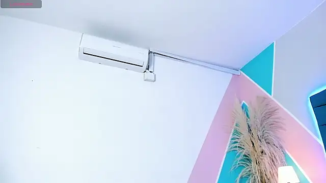 mara winters  online show from December 21, 2025, 12:01 pm