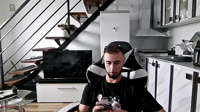 RyanStorm  online show from October 4, 2025, 3:21 pm