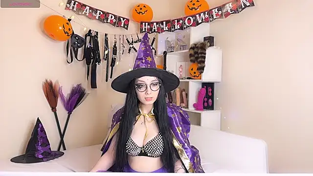 Jinhee Tiny online show from October 31, 2025, 3:13 pm