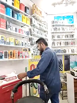 avi007p online show from October 18, 2025, 11:33 am