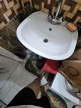 Snapshot of WelloffUpthrow chatting on February 17, 2026, 11:00 pm WelloffUpthrow online show from February 17, 2026, 11:00 pm