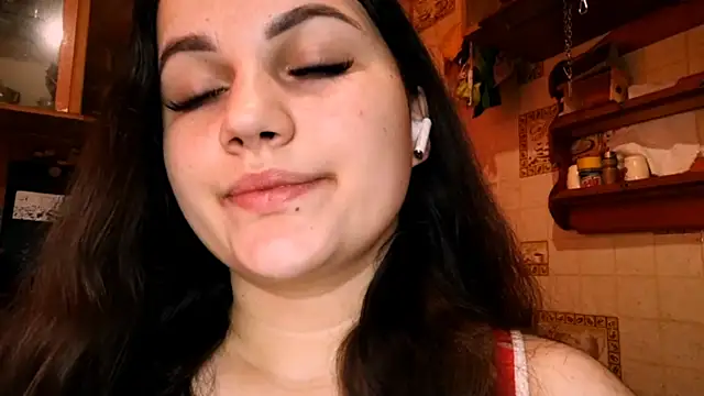 Snapshot of DierdreCousineau chatting on November 18, 2025, 10:09 am DierdreCousineau online show from November 18, 2025, 10:09 am