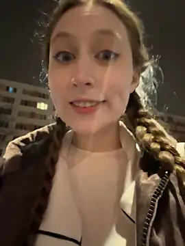 FroggyAnna online show from October 31, 2025, 3:13 pm