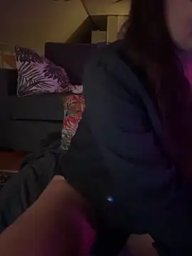 Snapshot of TheNaturalistX chatting on November 5, 2025, 7:47 pm TheNaturalistX online show from November 5, 2025, 7:47 pm