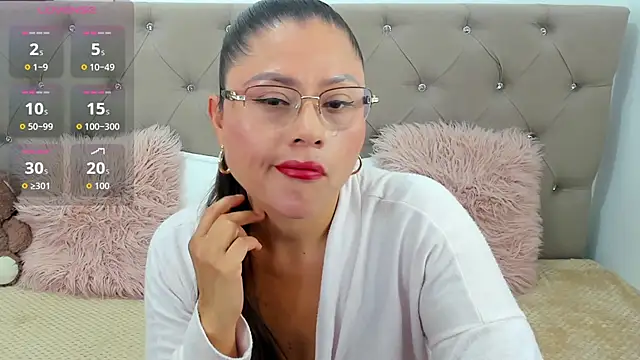 Isbettyche online show from October 17, 2025, 10:01 pm