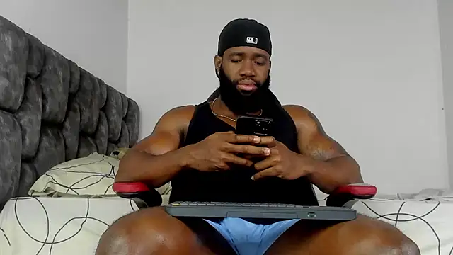 Snapshot of james_musclebbc chatting on October 1, 2025, 12:11 pm james musclebbc online show from October 1, 2025, 12:11 pm