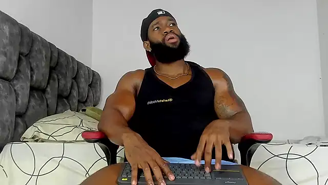 Snapshot of james_musclebbc chatting on October 3, 2025, 12:35 pm james musclebbc online show from October 3, 2025, 12:35 pm