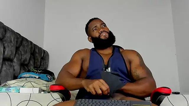 Snapshot of james_musclebbc chatting on February 10, 2026, 2:15 am james musclebbc online show from February 10, 2026, 2:15 am