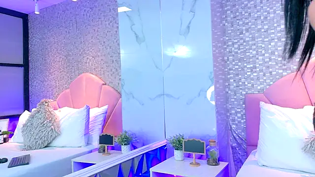 Snapshot of AshleyBaker1 chatting on December 14, 2025, 2:33 pm AshleyBaker1 online show from December 14, 2025, 2:33 pm