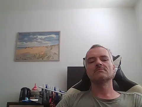 Snapshot of april_patrik chatting on June 10, 2026, 10:25 am april patrik online show from June 10, 2026, 10:25 am