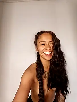 Liahdiaz  online show from November 2, 2025, 12:07 pm