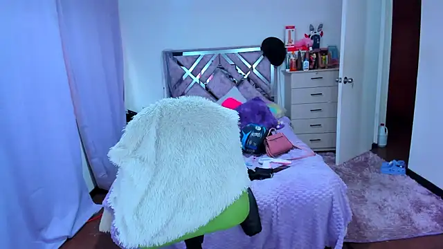 Luna Analya online show from November 17, 2025, 12:00 pm