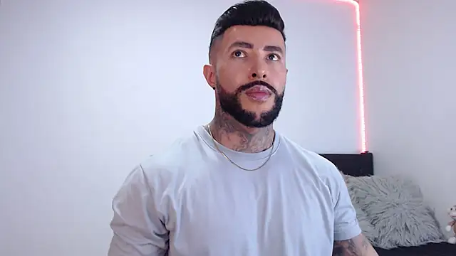 andrea de lucaa online show from September 11, 2025, 2:55 am