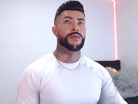 andrea de lucaa online show from September 13, 2025, 4:45 am