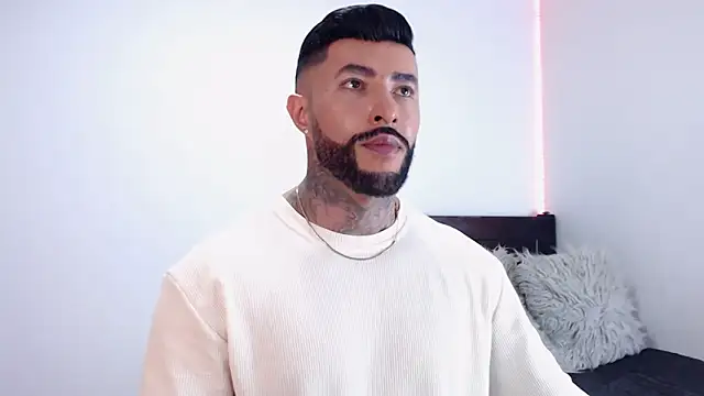 andrea de lucaa online show from October 10, 2025, 3:16 am