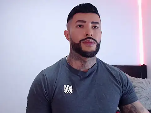 andrea de lucaa online show from October 12, 2025, 3:38 am