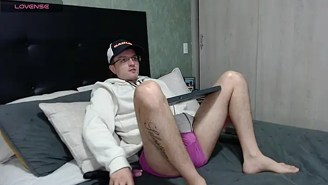Snapshot of steve_hornyboy chatting on September 19, 2025, 12:23 am steve hornyboy online show from September 19, 2025, 12:23 am