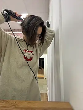 VioletAsh online show from January 19, 2026, 4:27 am