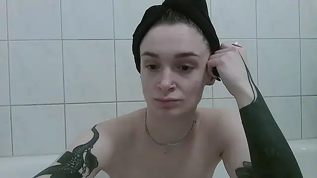 Snapshot of __Leyla__ chatting on November 14, 2025, 7:29 am Leyla online show from November 14, 2025, 7:29 am