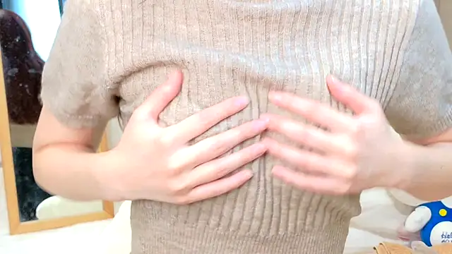 Snapshot of riri__nyan_o0 chatting on January 12, 2026, 5:12 am riri nyan o0 online show from January 12, 2026, 5:12 am