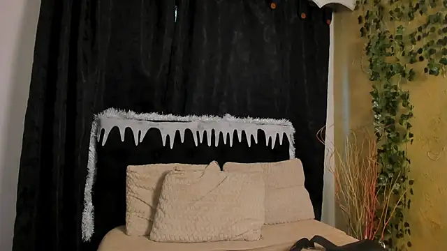 Tiffany Nm online show from December 17, 2025, 1:17 pm