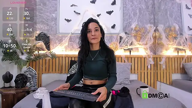 princequinn  online show from October 14, 2025, 8:42 pm