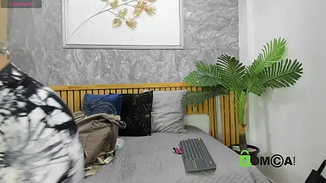 princequinn  online show from December 21, 2025, 8:27 pm