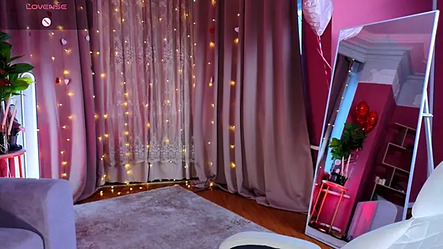 Snapshot of Lucy_louras chatting on February 24, 2026, 12:58 pm Lucy louras online show from February 24, 2026, 12:58 pm