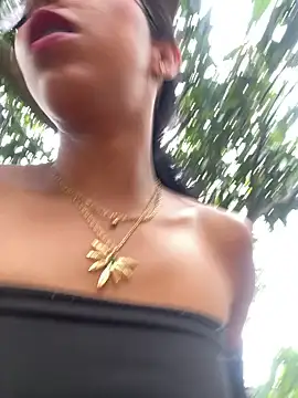 Snapshot of Emma__cumlovee chatting on March 1, 2026, 9:50 pm Emma cumlovee online show from March 1, 2026, 9:50 pm