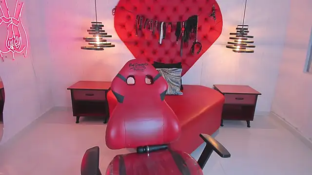 Miiaa Foxyy  online show from September 16, 2025, 3:51 am