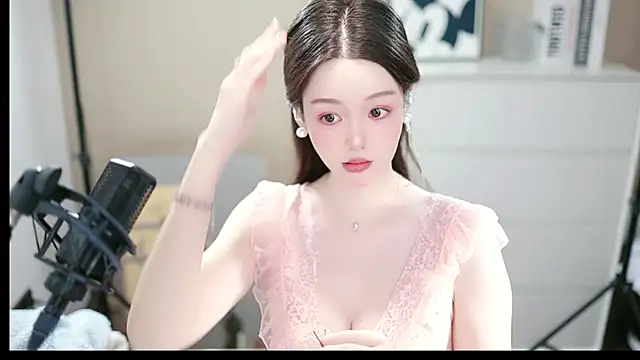 abbyli12 online show from November 7, 2025, 4:07 pm