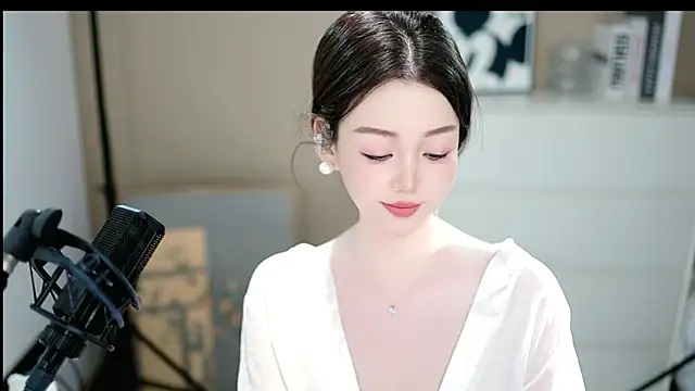 Snapshot of abbyli12 chatting on December 18, 2025, 4:13 pm abbyli12 online show from December 18, 2025, 4:13 pm