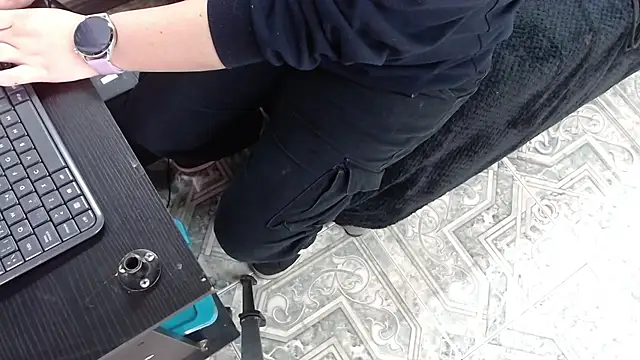 Snapshot of poison_doll2 chatting on February 10, 2026, 1:37 pm poison doll2 online show from February 10, 2026, 1:37 pm