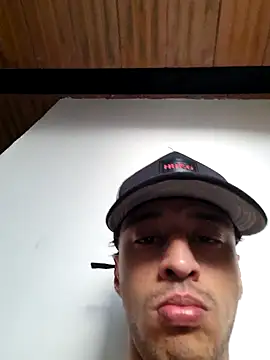 Snapshot of Santi2323xxX chatting on December 1, 2025, 9:20 pm Santi2323xxX online show from December 1, 2025, 9:20 pm