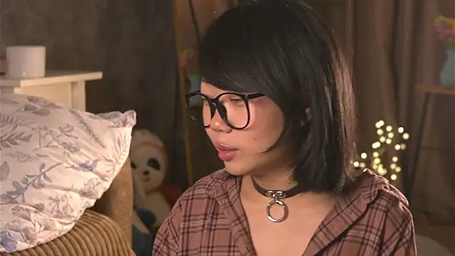  molly molly molly  online show from April 8, 2026, 9:37 pm