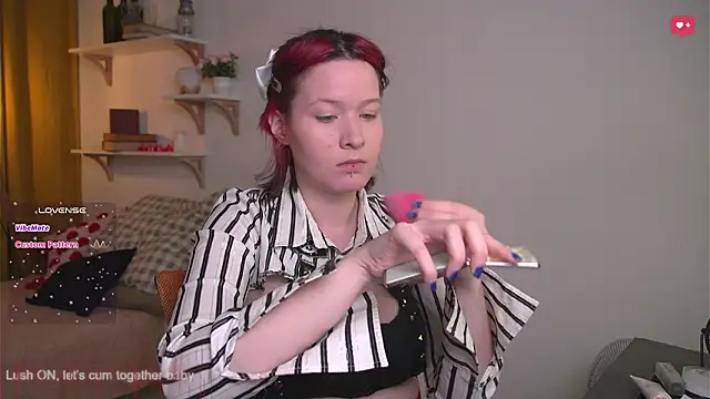 Snapshot of bluebeell chatting on March 5, 2026, 12:56 pm bluebeell online show from March 5, 2026, 12:56 pm