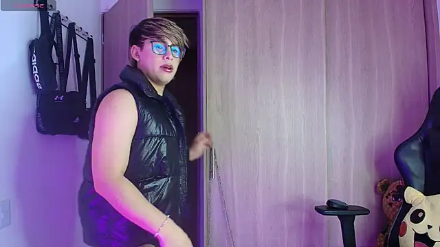 brunothompson3 online show from October 13, 2025, 12:43 am