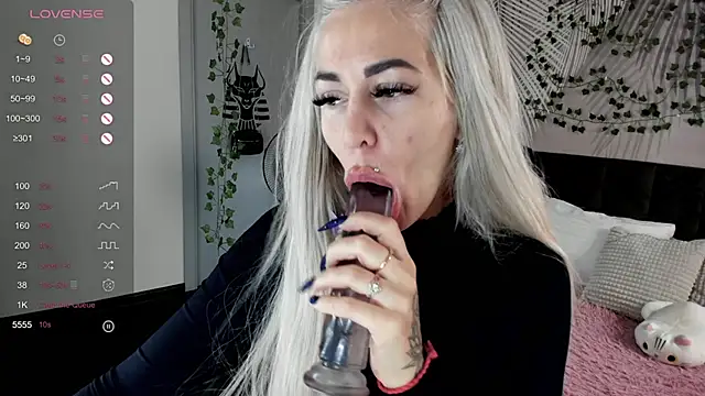 Kira Key online show from December 14, 2025, 1:44 am